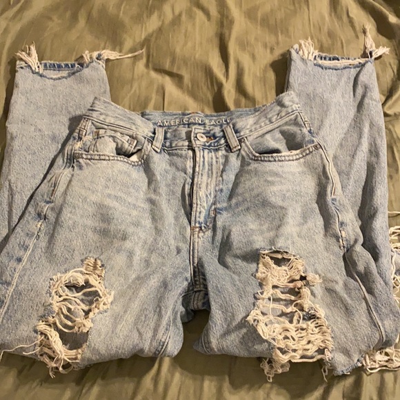 American Eagle Ripped Highest Waist Mom Jean - Picture 4 of 8